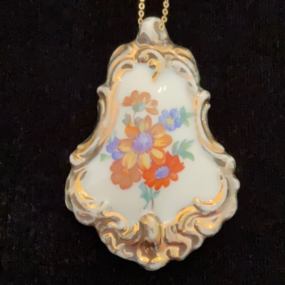 Beautiful vintage necklace